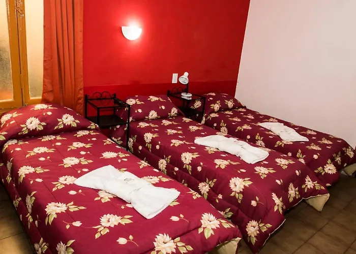 Amigos De La LindaHostal